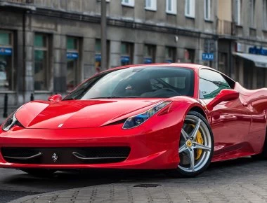 ΗΠΑ: Σοκ για τον ιδιοκτήτη μιας Ferrari 458 Italia - Είδε τον παρκαδόρο να τη δίνει σε άλλον!